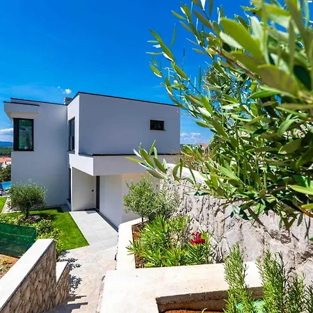 Luxury 45 With Infinity Pool *