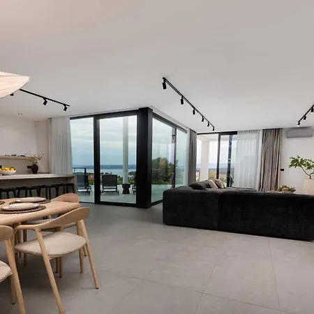 Luxury 45 With Infinity Pool *