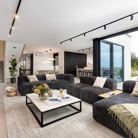 Luxury 45 With Infinity Pool Villa Punat