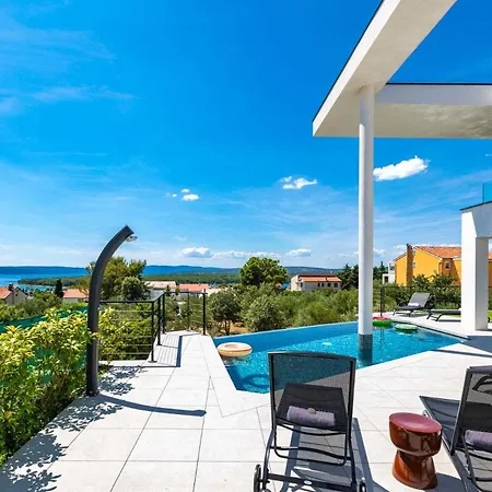 Luxury 45 With Infinity Pool Villa *