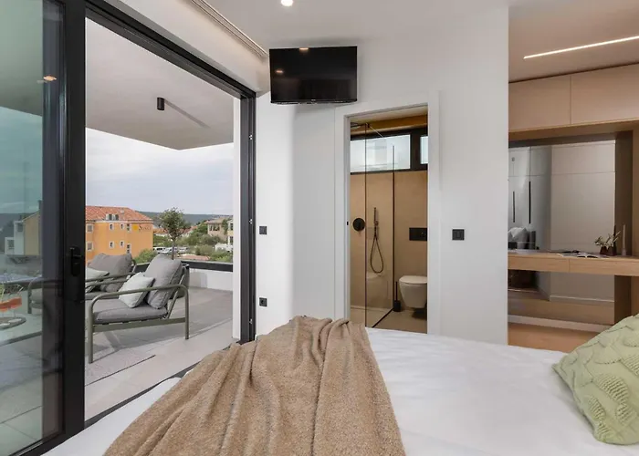 Luxury 45 With Infinity Pool