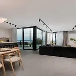 Luxury 45 With Infinity Pool *