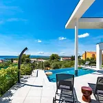 Luxury 45 With Infinity Pool Vilă *