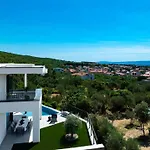 Vilă Luxury 45 With Infinity Pool *