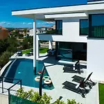 Vilă Luxury 45 With Infinity Pool Punat