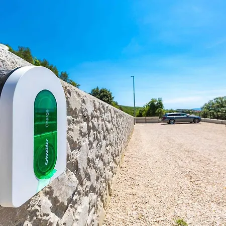 Luxury 45 With Infinity Pool