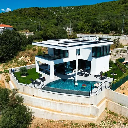 Villa Luxury 45 With Infinity Pool Punat