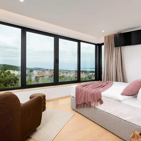 Luxury 45 With Infinity Pool *