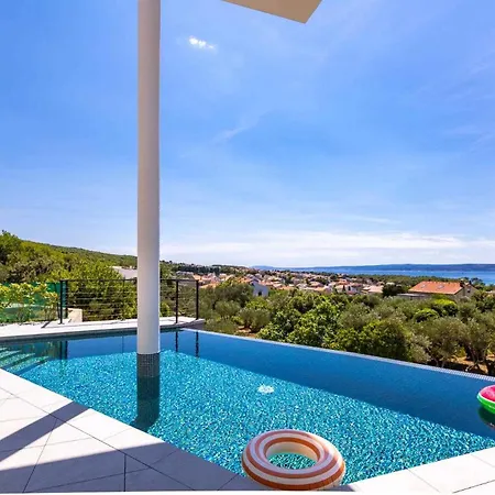 Luxury 45 With Infinity Pool Villa