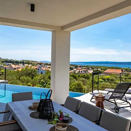 Villa Luxury 45 With Infinity Pool
