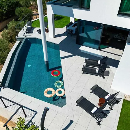 Villa Luxury 45 With Infinity Pool Punat