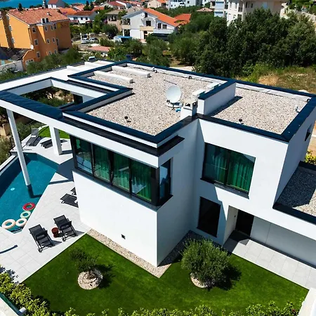 Luxury 45 With Infinity Pool