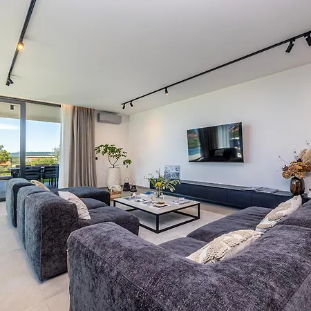 Villa Luxury 45 With Infinity Pool *