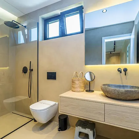 Villa Luxury 45 With Infinity Pool Punat