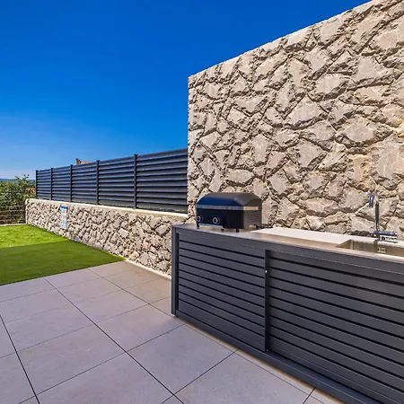 Villa Luxury 45 With Infinity Pool Punat