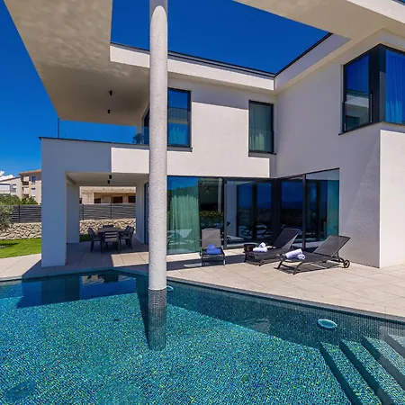 Luxury 45 With Infinity Pool Villa