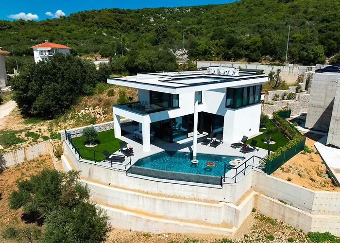 Villa Luxury 45 With Infinity Pool Punat
