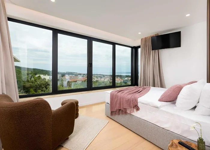 Luxury 45 With Infinity Pool *