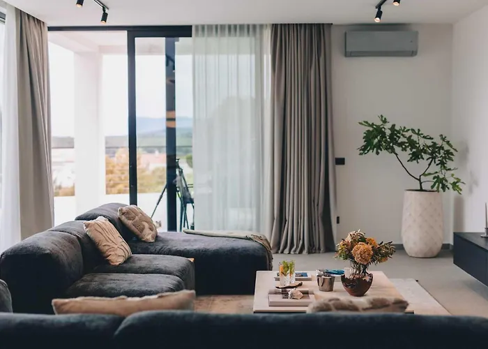 Luxury 45 With Infinity Pool