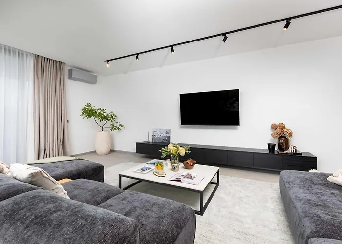 Villa Luxury 45 With Infinity Pool Punat