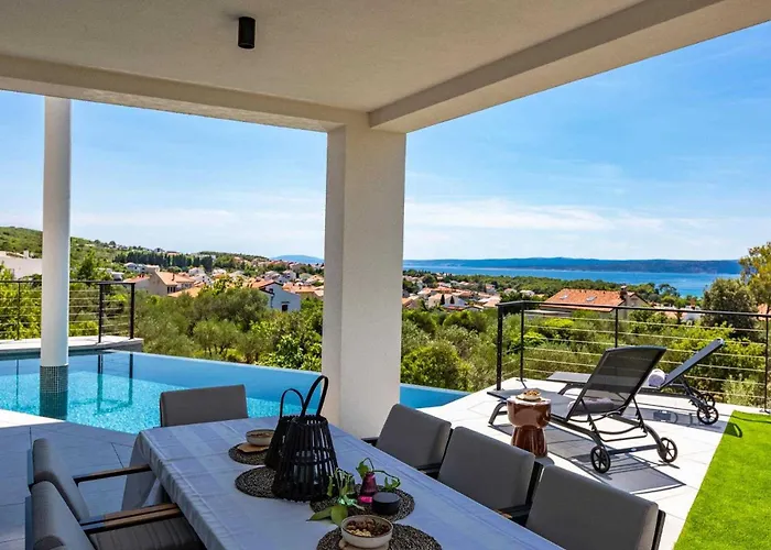 Villa Luxury 45 With Infinity Pool