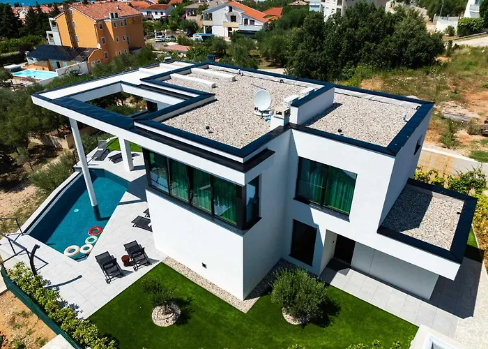 Luxury 45 With Infinity Pool